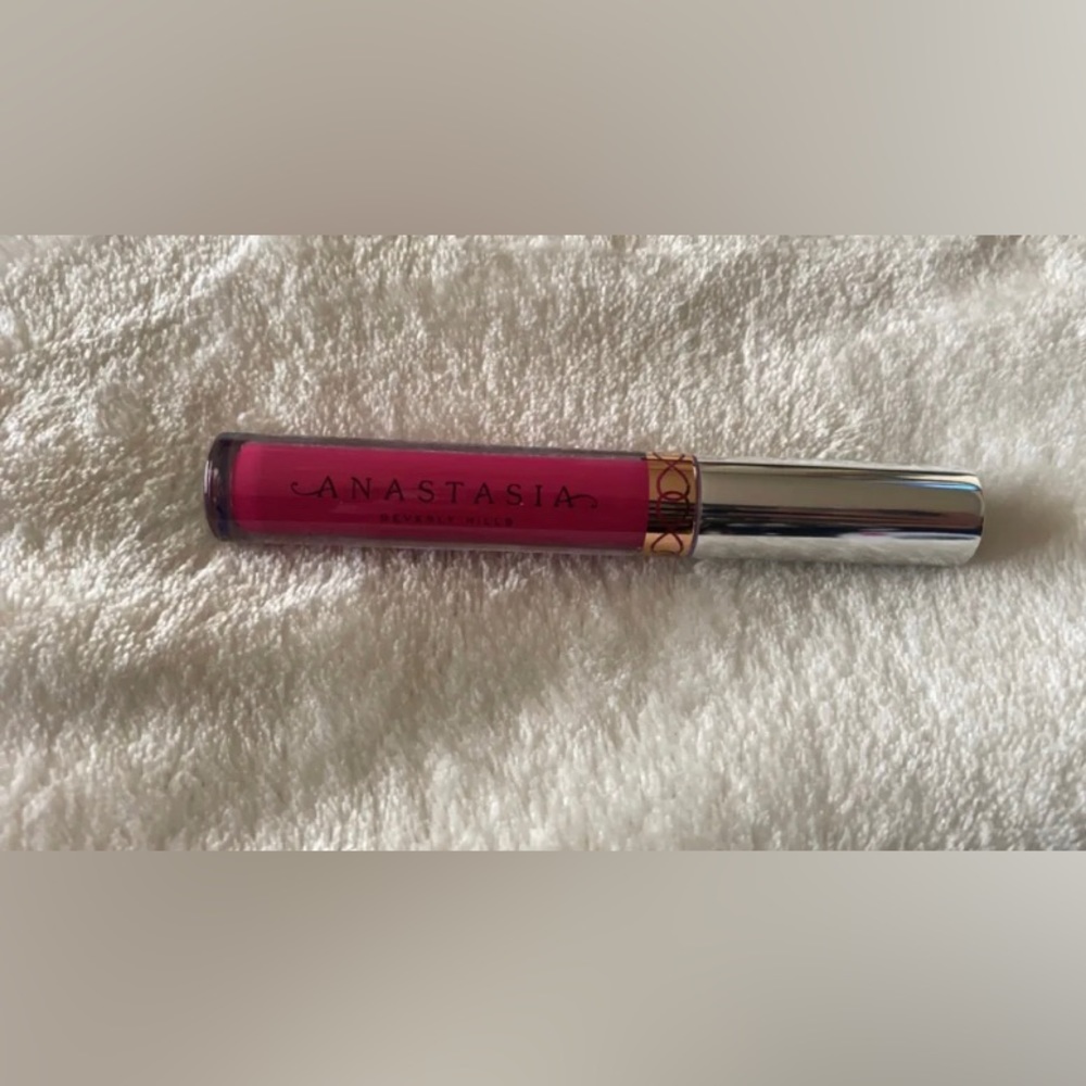 Lip gloss/ lipstick